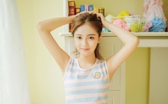 日日猛噜噜狠狠扒开双腿小说